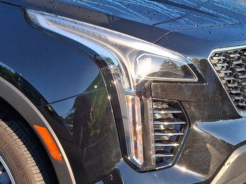 Used 2023 Cadillac XT4 Premium Luxury w/ Cold Weather Package AWD/4WD image 9