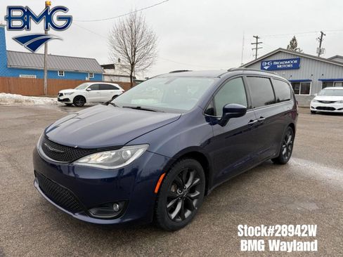Used 2018 Chrysler Pacifica Touring Plus w/ S Appearance Package image 1
