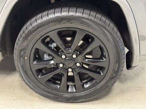 Used 2020 Jeep Grand Cherokee Altitude AWD/4WD image 10