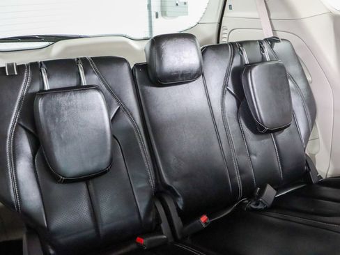 Used 2023 Chrysler Pacifica Touring-L FWD image 29