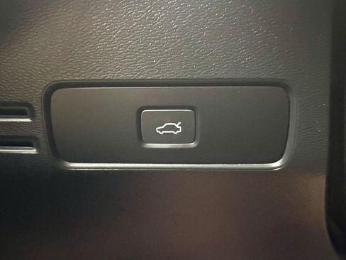 Used 2023 Volvo XC40 Recharge Plus w/ Protection Package Premier AWD/4WD image 26