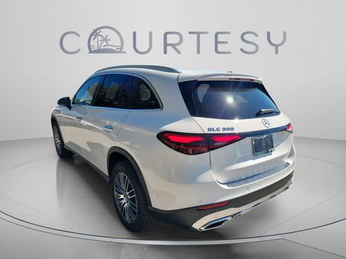 Certified 2026 Mercedes-Benz GLC 300 image 3