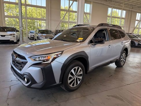 Used 2024 Subaru Outback Premium AWD/4WD image 7