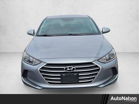 Used 2017 Hyundai Elantra SE image 1