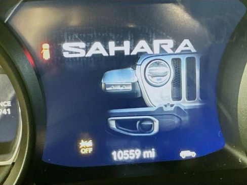 Used 2024 Jeep Wrangler Unlimited Sahara w/ Technology Group AWD/4WD image 16