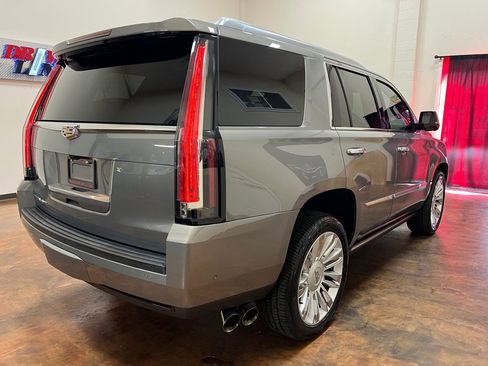 Used 2017 Cadillac Escalade Platinum image 9