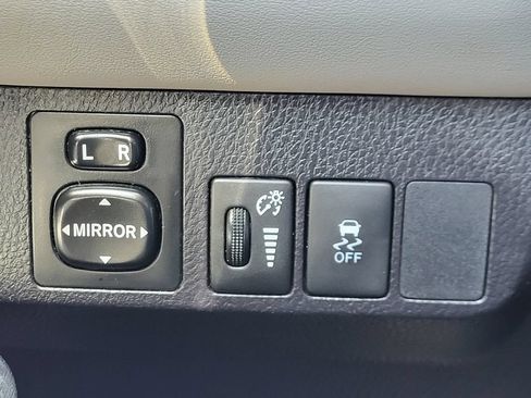 Used 2015 Toyota RAV4 XLE AWD/4WD image 25