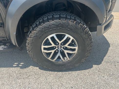 Used 2018 Ford F150 Raptor w/ Equipment Group 802A Luxury AWD/4WD image 2