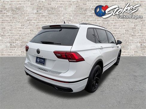 Certified 2023 Volkswagen Tiguan SE R-Line image 4