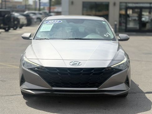 Used 2022 Hyundai Elantra SEL FWD image 2