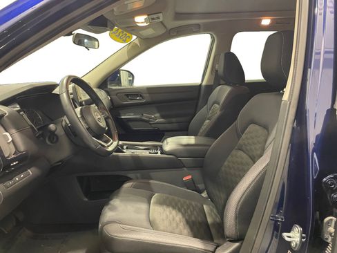 Used 2024 Nissan Pathfinder SV w/ SV Premium Package image 20