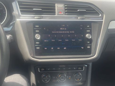 Used 2020 Volkswagen Tiguan SE w/ Panoramic Sunroof Package FWD image 10