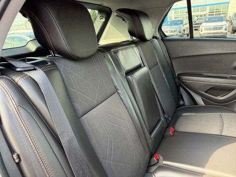 Used 2018 Chevrolet Trax LT w/ Sun & Sound Package AWD/4WD image 14