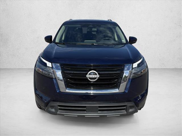 Used 2024 Nissan Pathfinder SV FWD image 2