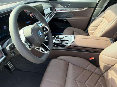 New 2026 BMW i7 xDrive60 w/ Premium Package AWD/4WD image 4
