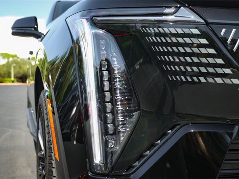 Used 2025 Cadillac Escalade IQ Sport 2 w/ LPO, ONYX Package image 11