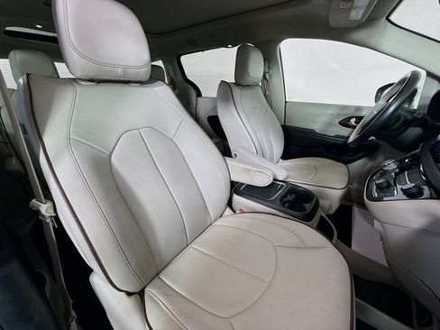 Used 2020 Chrysler Pacifica Limited FWD image 34
