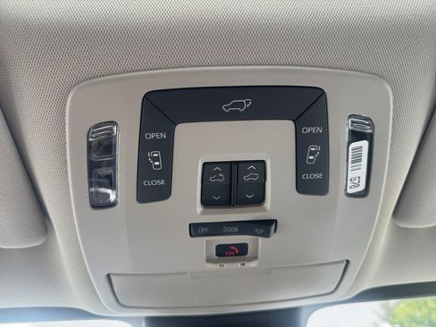 Used 2025 Toyota Sienna XLE w/ XLE Plus Package AWD/4WD image 30