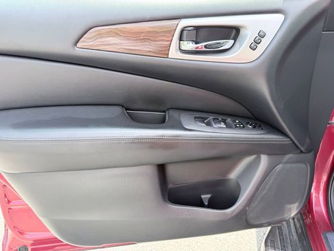 Used 2017 Nissan Pathfinder Platinum w/ Family Entertainment Package AWD/4WD image 14