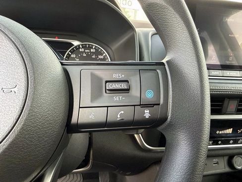 Used 2023 Nissan Rogue SV FWD image 30
