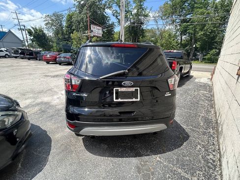 Used 2017 Ford Escape SE w/ Equipment Group 201A FWD image 11