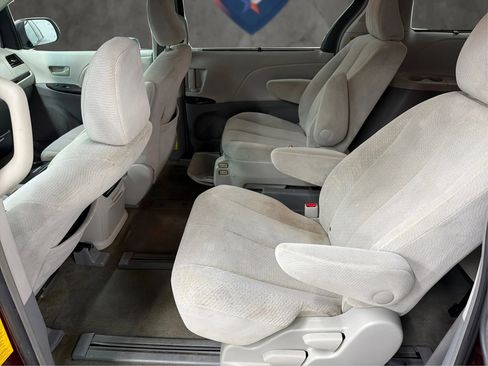 Used 2014 Toyota Sienna LE FWD image 12