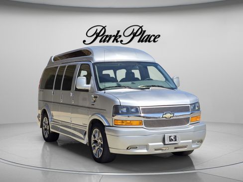 Used 2023 Chevrolet Express 2500 image 11