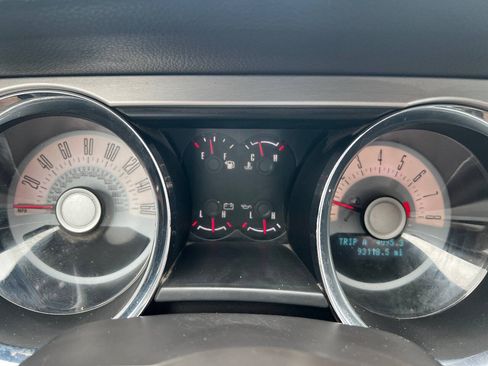 Used 2011 Ford Mustang Premium w/ 202A Rapid Spec Order Code RWD image 40
