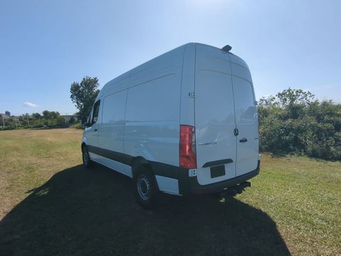Used 2025 Mercedes-Benz Sprinter 2500 image 18