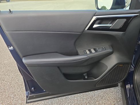 New 2025 Mitsubishi Outlander SE image 5