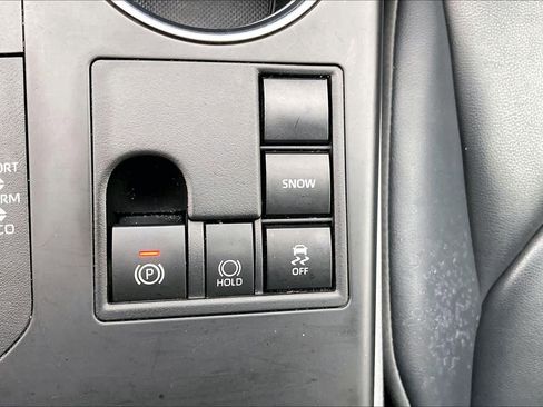 Used 2023 Toyota Highlander XLE FWD image 34