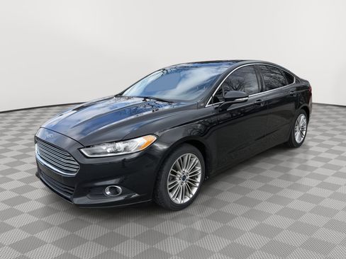 Used 2014 Ford Fusion SE w/ Equipment Group 202A FWD image 3