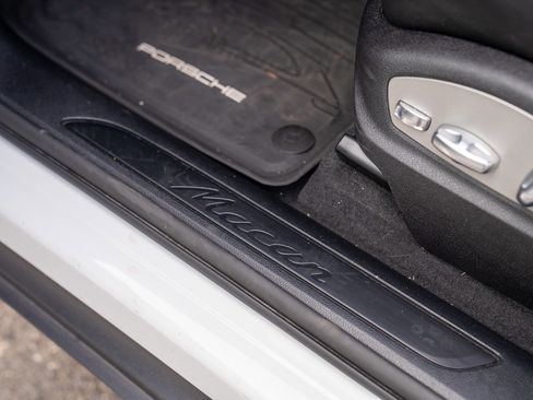 Used 2025 Porsche Macan image 12