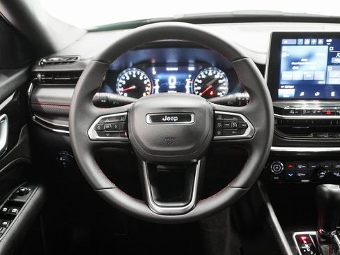 Certified 2025 Jeep Compass Trailhawk w/ Trailer Tow Group image 19