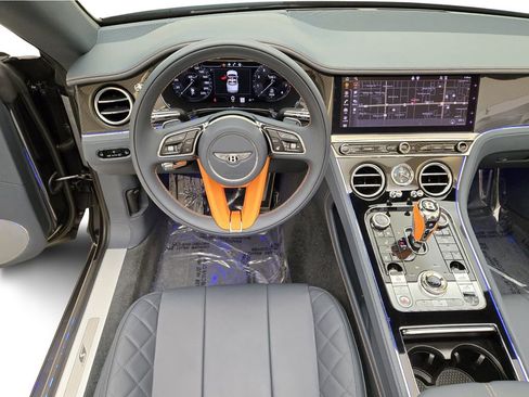 Used 2023 Bentley Continental GT V8 image 19