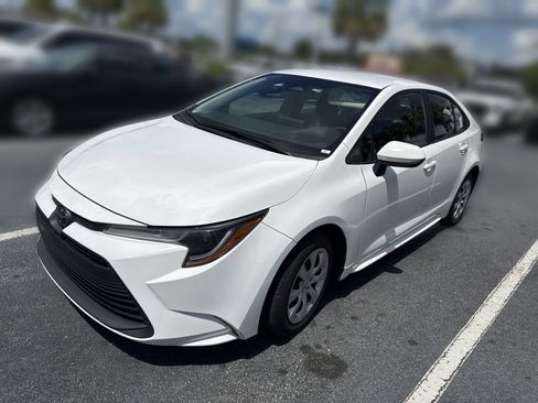 Used 2024 Toyota Corolla LE FWD image 9