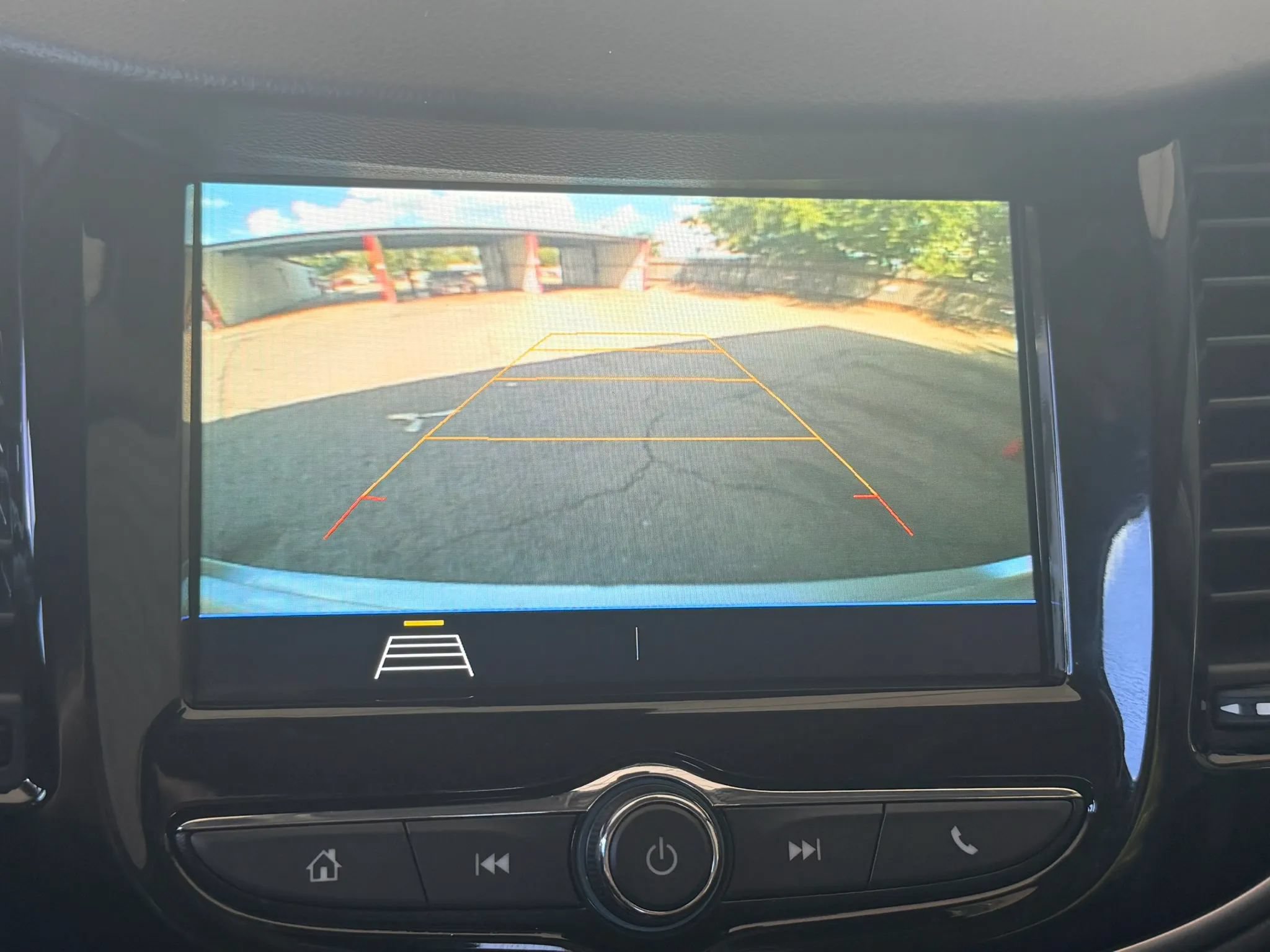 Used 2019 Chevrolet Trax LT w/ LT Convenience Package FWD image 11