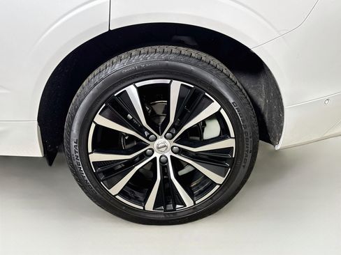 Used 2024 Volvo XC60 B5 Plus w/ Protection Package Premier AWD/4WD image 27