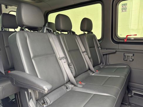 Used 2020 Mercedes-Benz Sprinter 2500 image 33