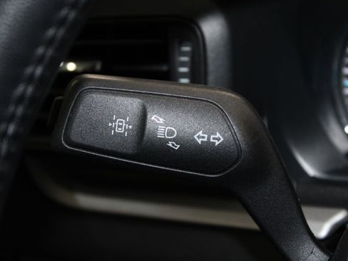 Used 2023 Ford Explorer XLT AWD/4WD image 39