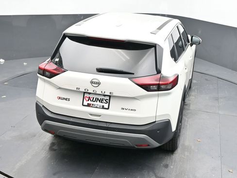 Used 2023 Nissan Rogue SV image 42