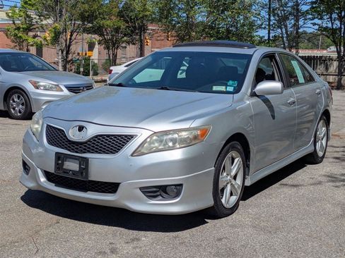 Used 2011 Toyota Camry SE w/ SE Extra-Value Pkg #1 FWD image 4