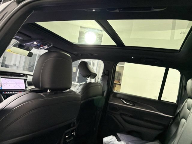 New 2026 Jeep Grand Cherokee Limited w/ Trailer Tow Package AWD/4WD image 30