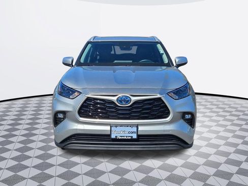 Used 2022 Toyota Highlander XLE AWD/4WD image 9
