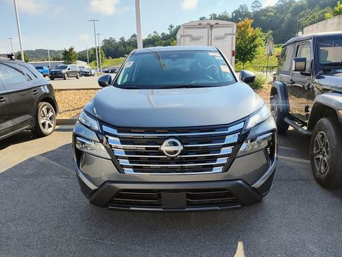 Used 2025 Nissan Rogue SV FWD image 2