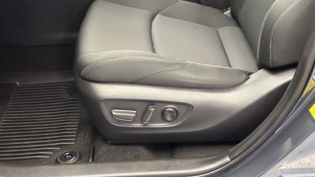 Certified 2023 Toyota Venza LE AWD/4WD image 12