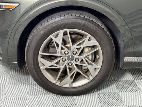 Used 2025 Genesis GV70 2.5T AWD/4WD image 12