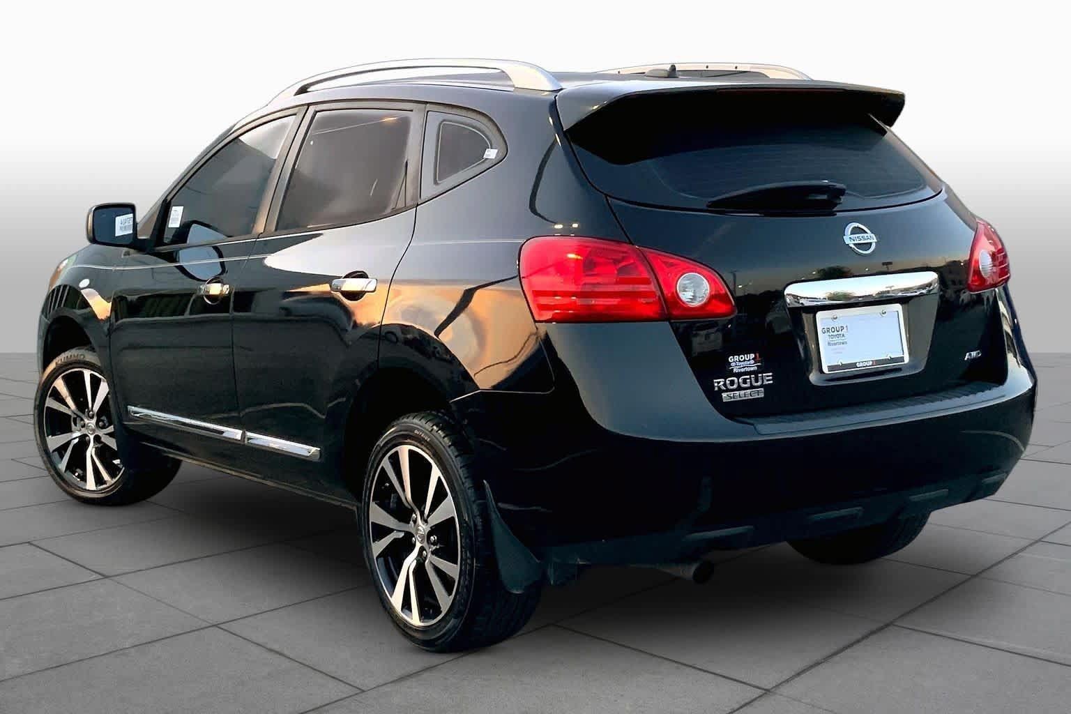 Used 2015 Nissan Rogue S w/ Convenience Package AWD/4WD image 10