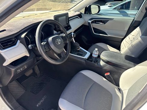 Used 2021 Toyota RAV4 XLE w/ Carpet Mat Package (TMS) FWD image 6