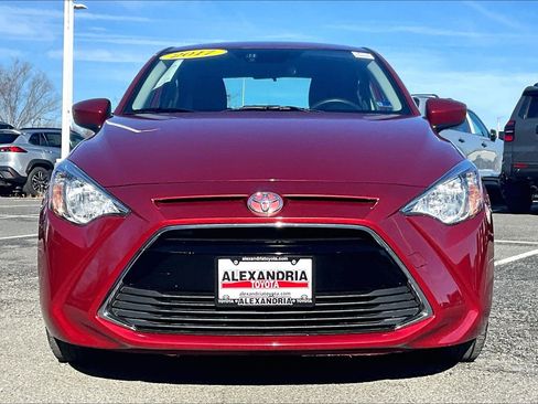 Used 2017 Toyota Yaris iA image 3
